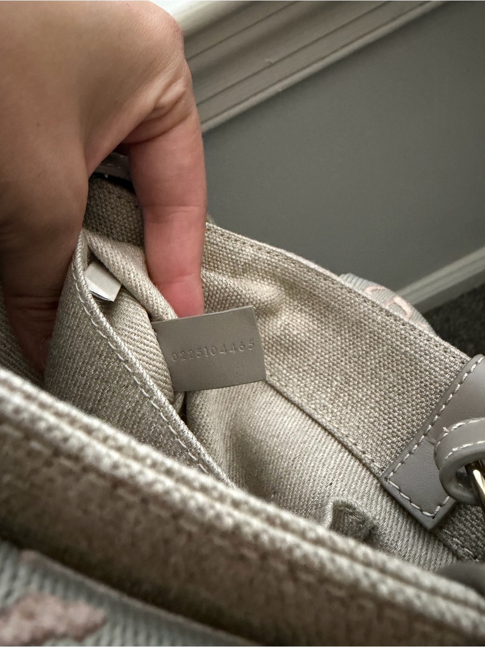 Chloé Small Woody Tote in Vintage Khaki - Picture 11 of 16